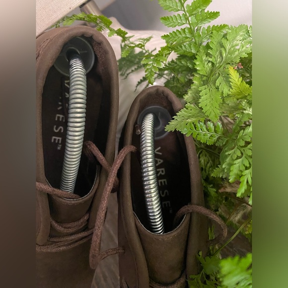 *NWOT* Varese Gobi II Mens 9 Chukka Boots Ankle Brown Lace Up Dress Shoe - Picture 2 of 11